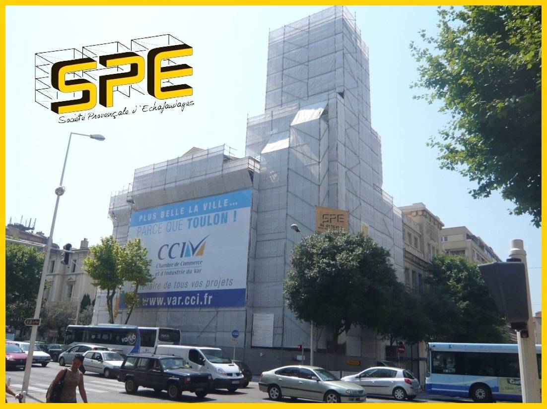 Location d'un échafaudage spécifique pour des travaux sur façade du  Palais de la Bourse à Toulon