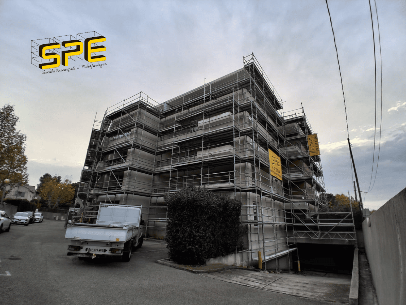 Quel échafaudage utiliser pour un ensemble résidentiel en rénovation à Marseille ?