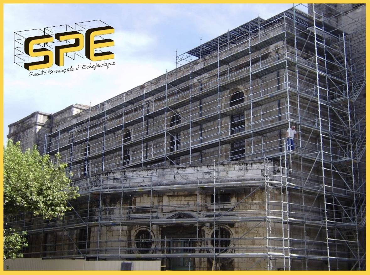 Pose d'échafaudage à la Cathédrale d'Alès
