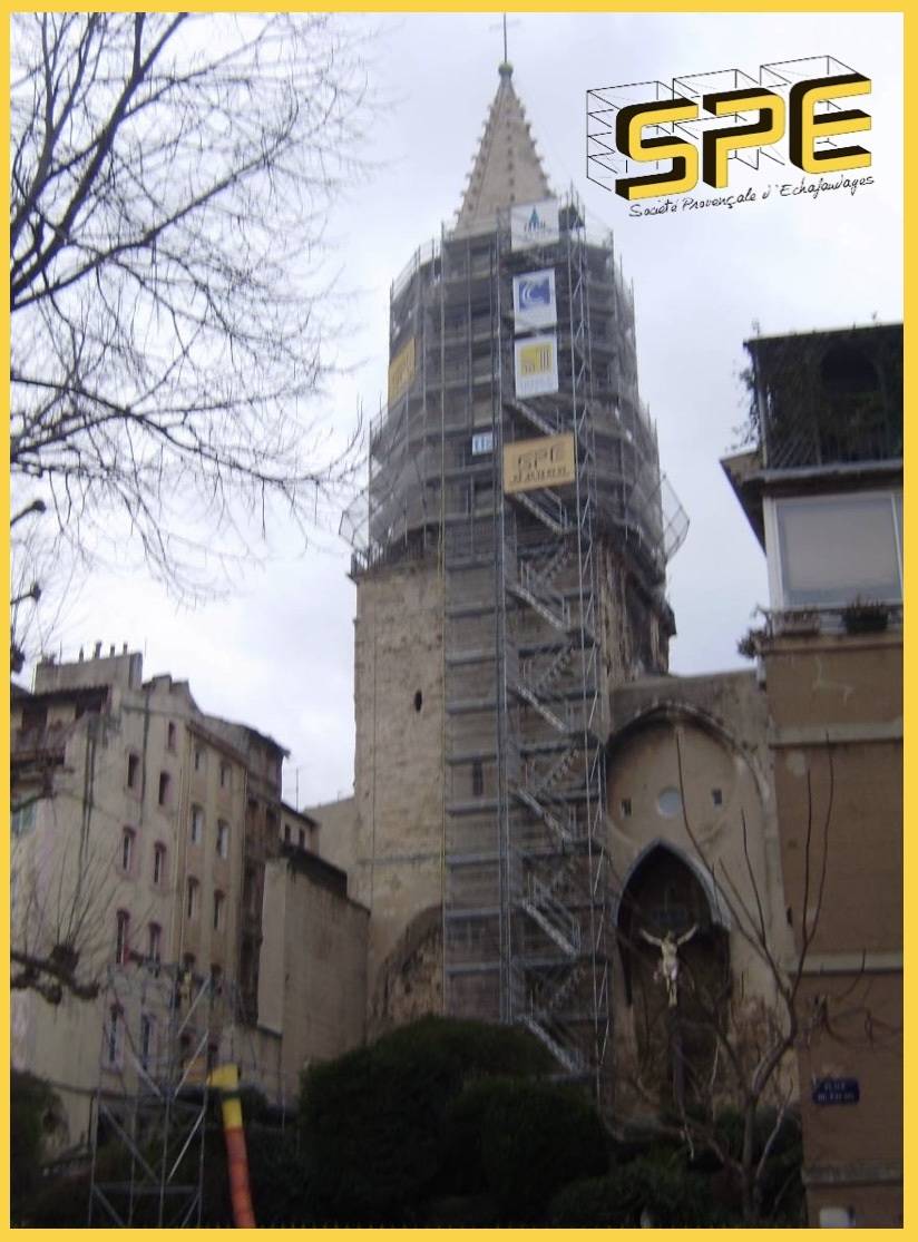 Échafaudage au clocher des Accoules à Marseille