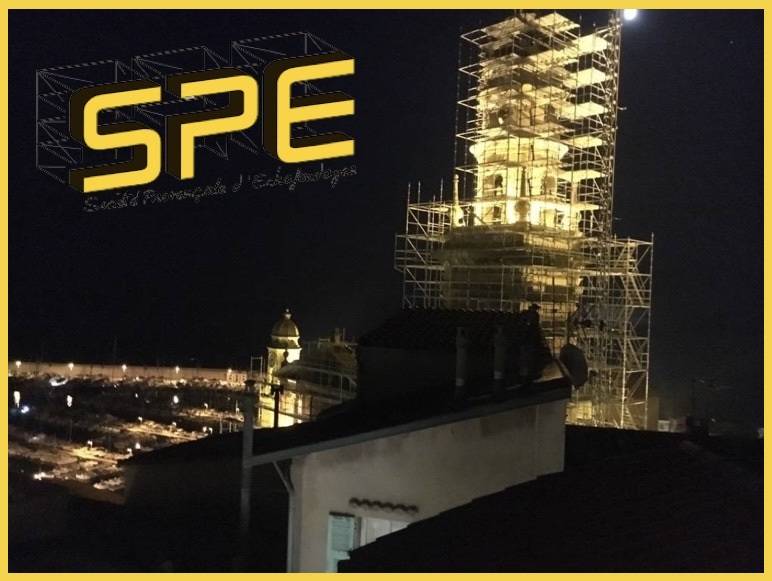 Échafaudage posé sur la basilique de Menton