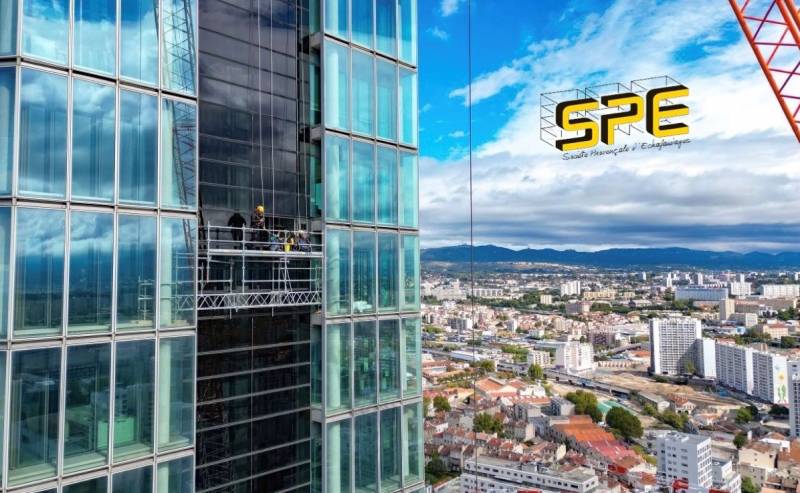 ECHAFAUDAGE TOUR CMA CGM