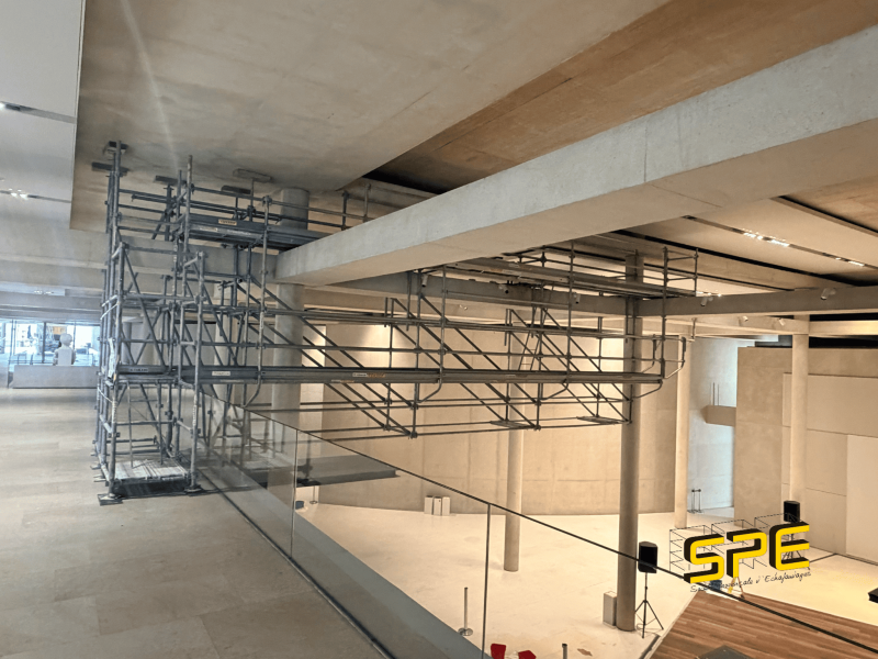 Quand choisir un échafaudage suspendu plutôt qu’un échafaudage au sol ?