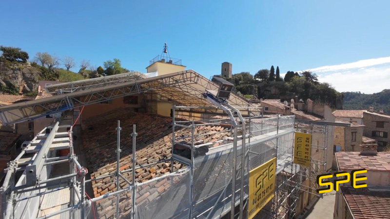 Travaux sur l'église de l'annonciation à Châteaudouble dans le Var 