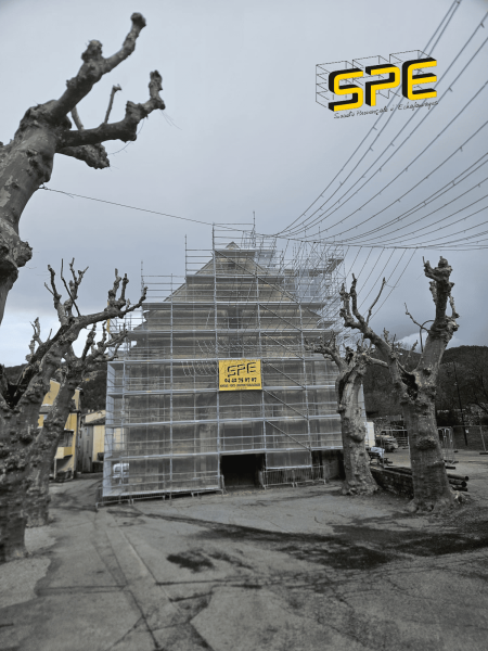 Pourquoi utiliser un échafaudage classe 6 sur un monument historique ?