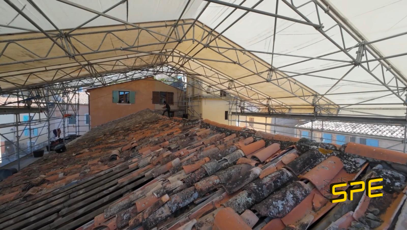 Travaux sur toiture à l'église de l'annonciation à Châteaudouble