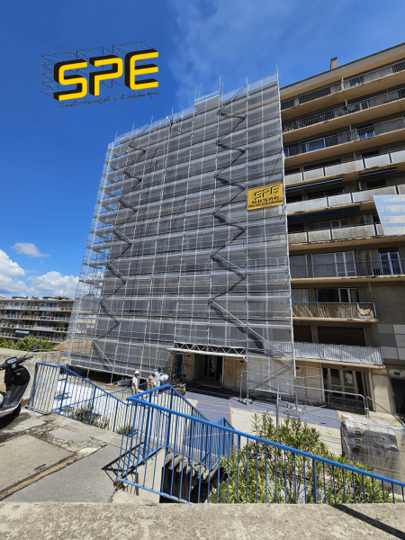 Échafaudage à Marseille au boulevard Tellene