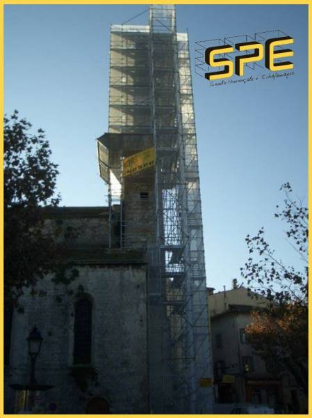 Eglise Forcalquier - échafaudage
