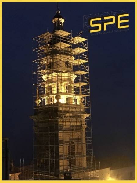 Basilique de Menton - échafaudage de nuit