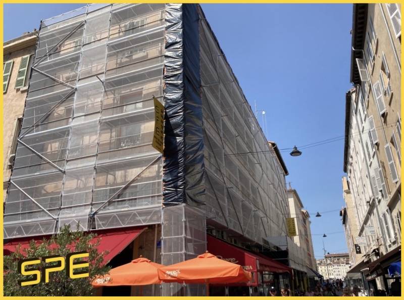 Échafaudage au Vieux-Port à Marseille