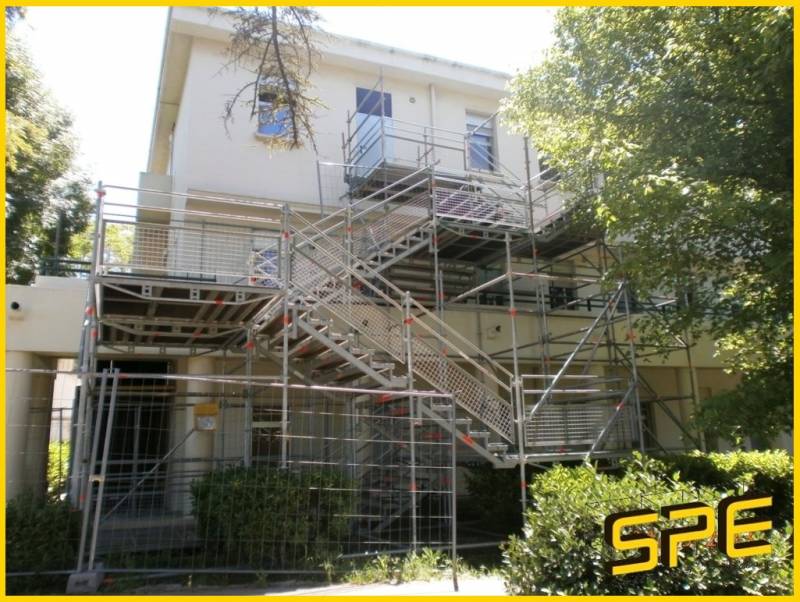 LOCATION ESCALIER GRAND PUBLIC TOULON