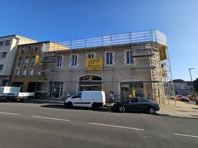 Échafaudage sur La Poste à Cavaillon
