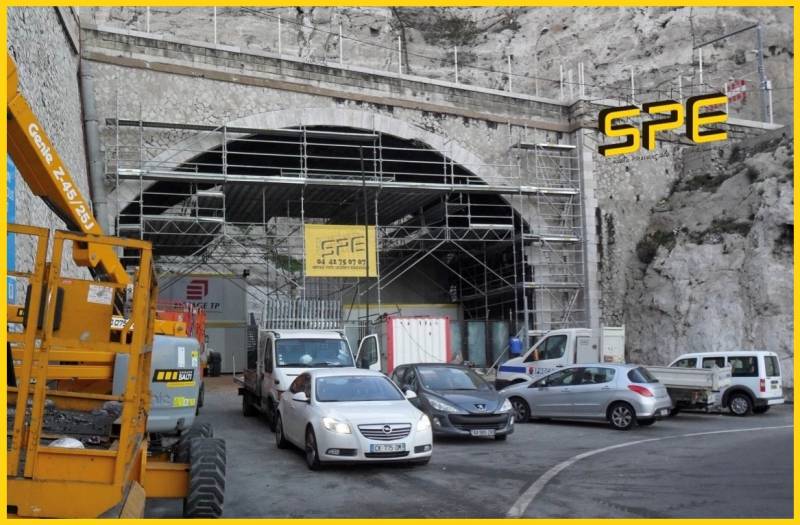 Échafaudage sur l Rampe Saint Maurice à Marseille dans les Bouche-du-Rhône
